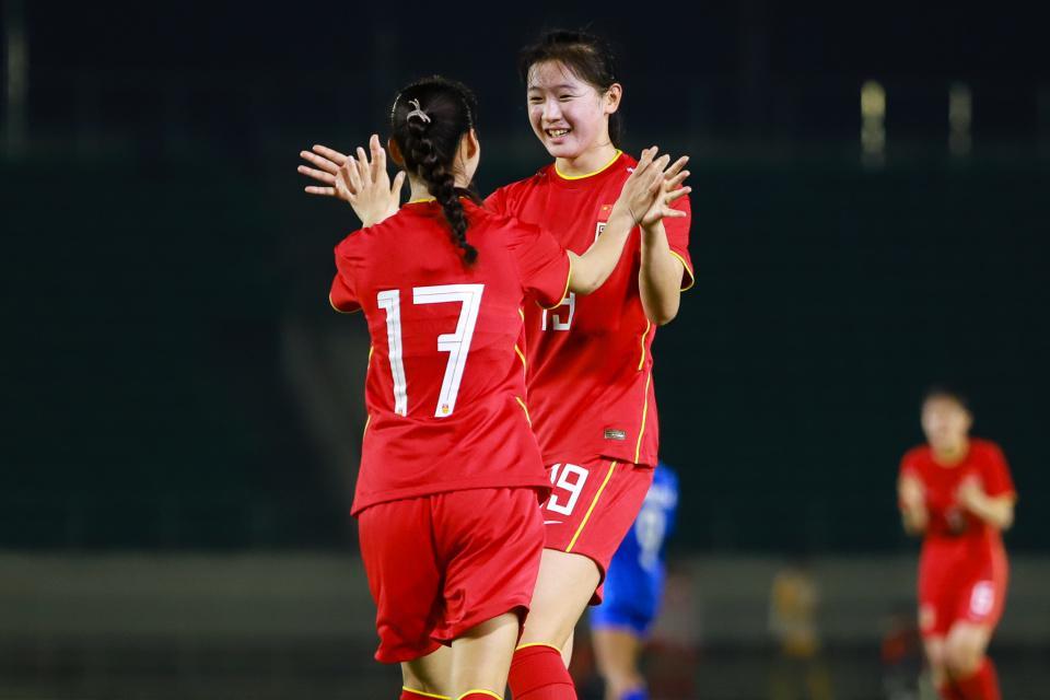 世界杯官方app下载入口-U20女足三连胜晋级！20年第一次，轰6球0失球，肖亚飞建功